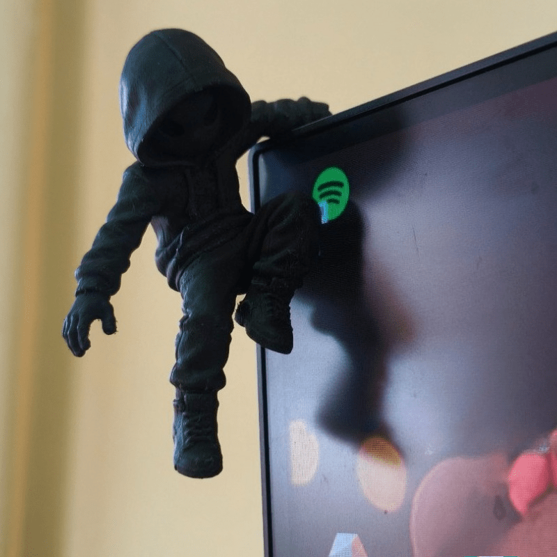 Retro Gaming Gadgets - Patung Mini Alien Hoodie Climbing 3D